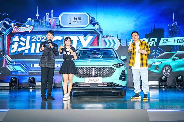 新一代智能混动SUV WEY玛奇朵首次开箱引爆魔都激情