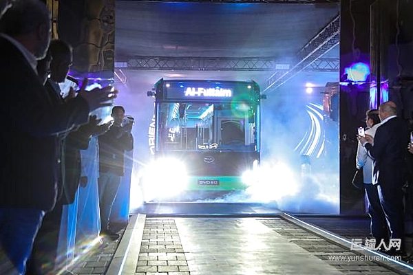 比亞迪12米純電動巴士B12現(xiàn)場亮相