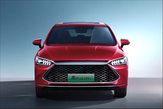 A级插混车二选一 奇瑞风云A8与秦PLUS DM-i谁更胜一筹？