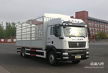 來(lái)自江蘇鹽城的成師傅，已經(jīng)在運(yùn)輸行業(yè)摸爬滾打了二十多年。市面上各類(lèi)品牌的車(chē)，他幾乎都開(kāi)過(guò)。當(dāng)被問(wèn)及為何最終選擇汕德卡時(shí)，他給出的答案干脆利落：