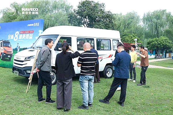 全新8速，更得益！十城联动，开启商用车新纪元