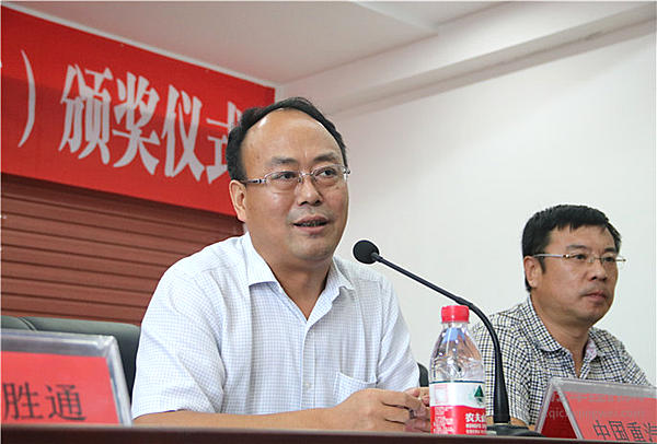 危化品运输不止看油耗 中国重汽与胜通物流深化合作