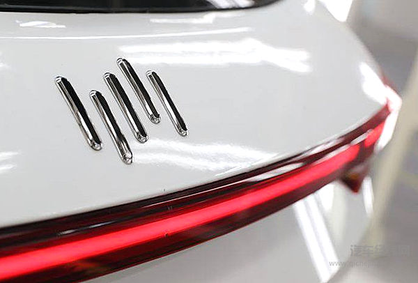 威马新能源汽车智能产业园生产线全面贯通  EX5首台量产车试装下线 上市交付在即