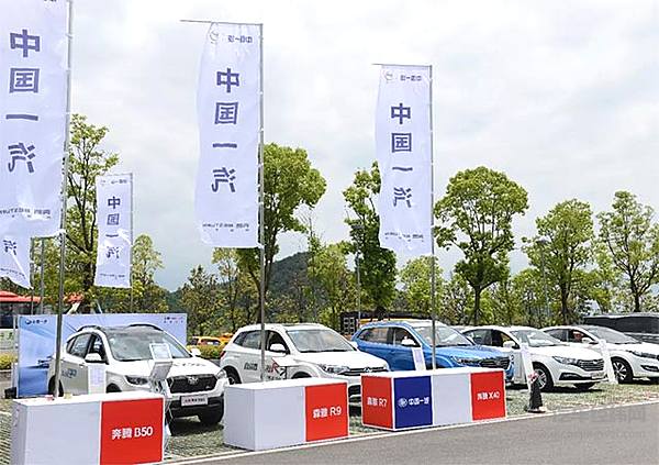 奔腾X80智能驾驶首秀，距无人驾驶时代仅一步之遥