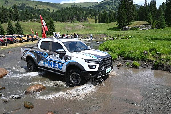 以实干为桥，连接毛坯现实与精装理想