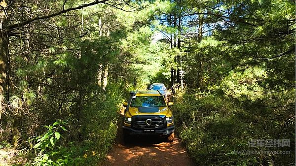 2.4T长城炮第10000台交车西南驾控体验营燃擎启动