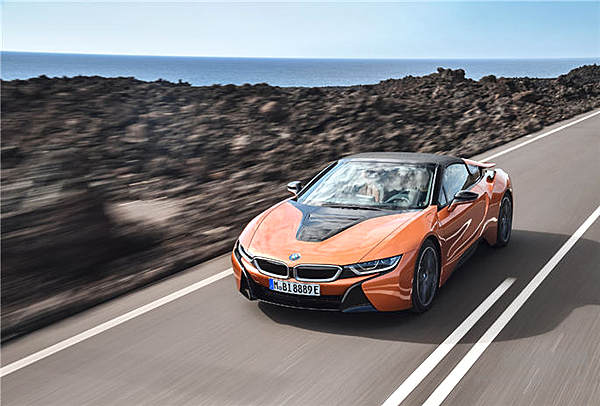 新BMW i8 Roadster横空出世 未来尽在想象