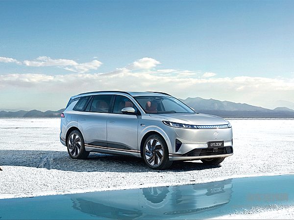 认准家庭用户 奕派eπ 008五座版能否平替理想L6？