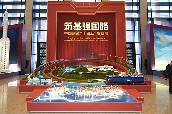 BJ40增程国博“解构”展出：272个总成件 见证中国越野技术演进