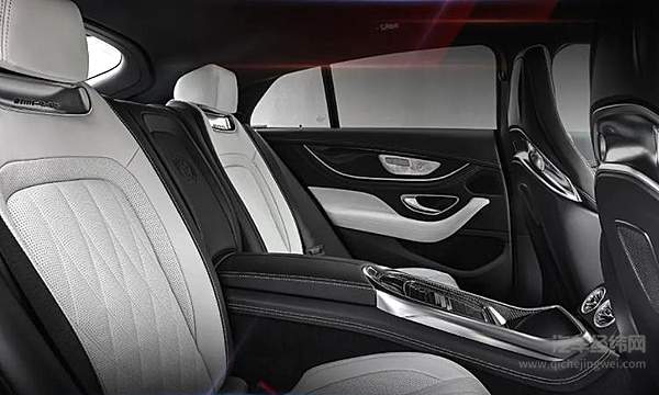 新一代梅赛德斯-AMG GT四门跑车全球首发 放”四“登峰