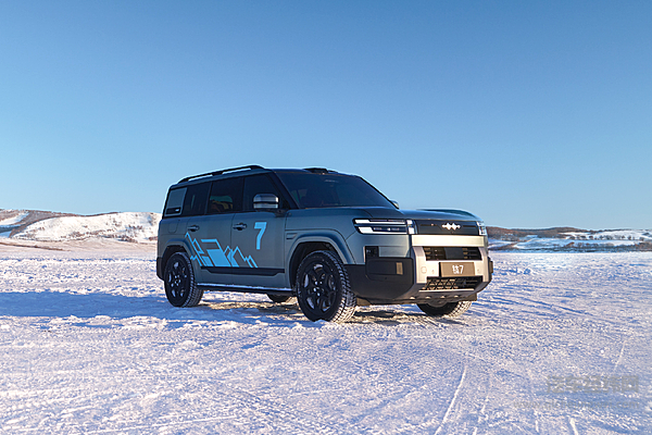 既能带娃又想越野 iCAR V27与钛7 PHEV该选谁？