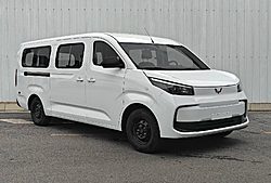 上汽通用五菱扬光Pro 功能款 150kw 双排纯电动 封闭厢式货车 (LZW6550BEVA2)54.5kwh