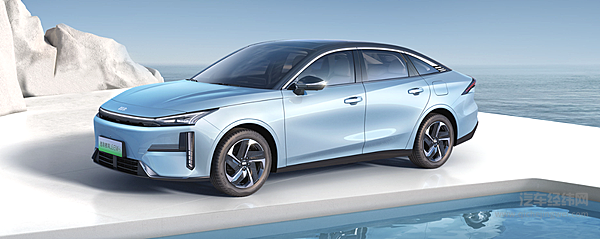 吉利银河L6 EM-i VS 比亚迪秦PLUS DM-i 智驾版：谁更胜一筹？