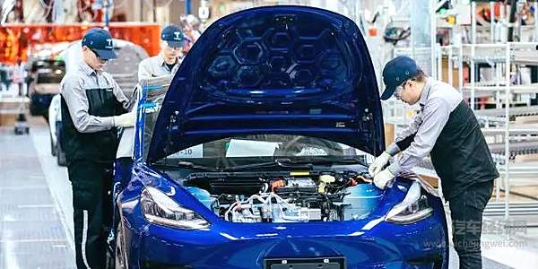 特斯拉国产Model 3下线 周产3000辆或引行业“地震”