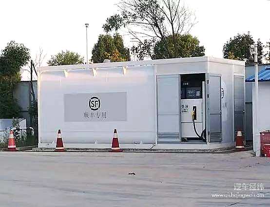 这场价格战中，“两桶油”与民营油站构成了战争主体