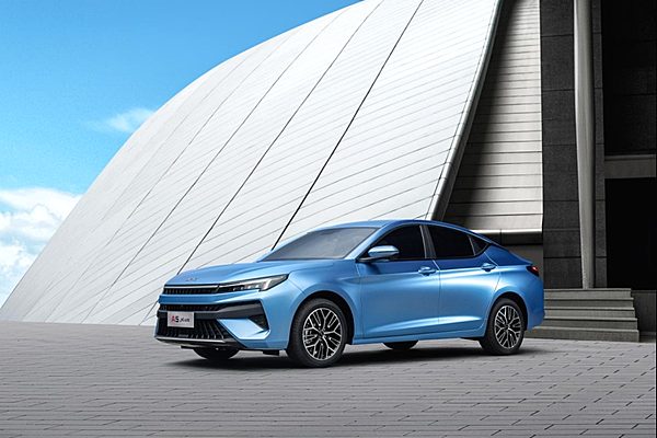 7万元级掀背式动感家轿 江淮A5 PLUS正式上市