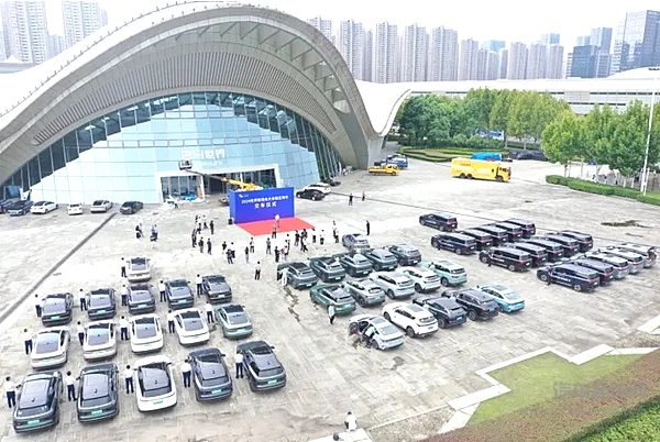 世界制造业大会指定用车 奇瑞交车！