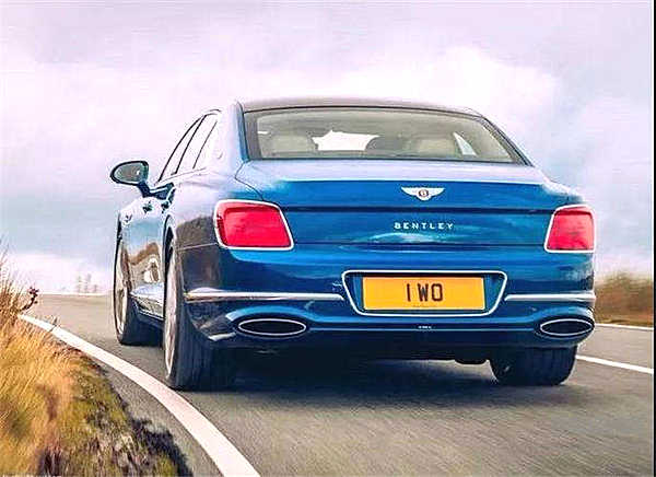 W12+6.0 L双涡轮增压，这个“B”车标是真的惹不起！