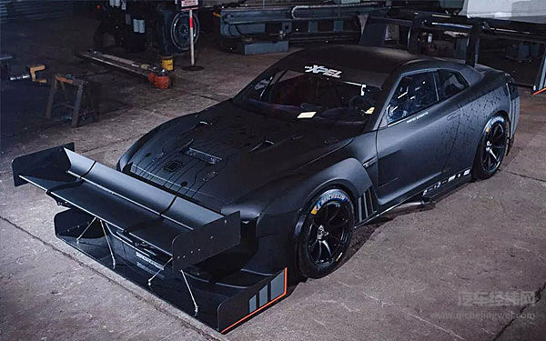 把尾翼装在车头？这是什么骚操作