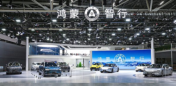 挑战安卓 鸿蒙志在“称霸”国内车机操作系统