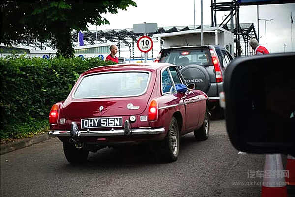 在设计趋同化的汽车时代，不如用这些老车回味经典！