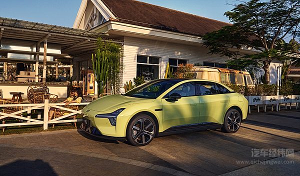 2026款小鹏MONA M03官宣首搭图灵AI芯片 750TOPS算力下探15万级市场