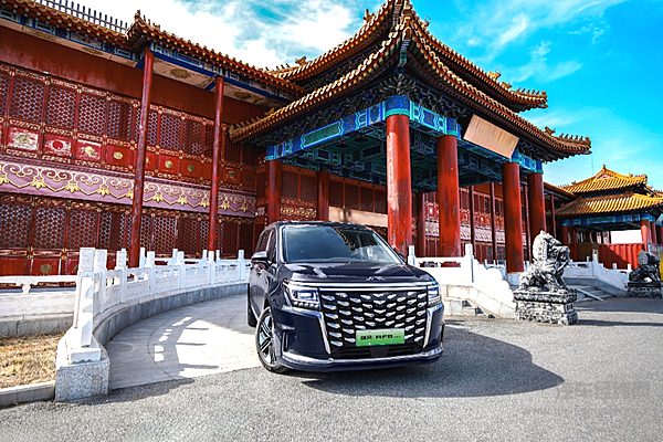 江淮瑞风RF8有华为加持 能否挑战比亚迪夏？