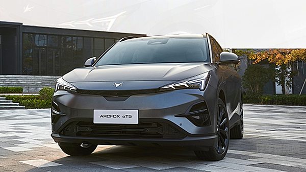 续航都在500公里以上 极狐阿尔法T5与零跑C11哪款更值得入手？