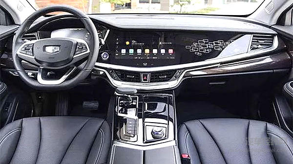 博瑞GE这种设计很有前瞻性，但与仪表板本体的匹配和仪表板异响控制等会是大考验。就我所知，共和国次子想要逆向这种设计，但难度颇大。