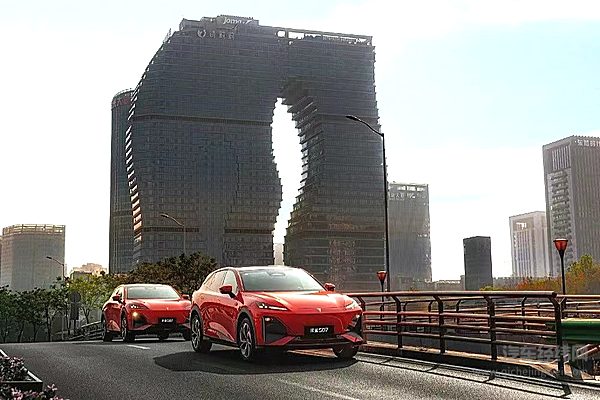 续航、智驾与操控的博弈 深蓝S07与小鹏G7谁更硬核？