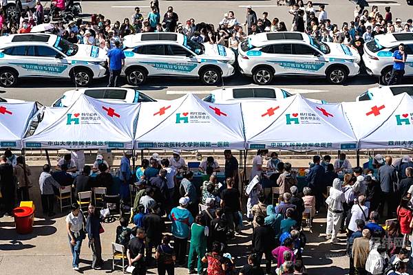 上汽集团志愿者参与首诊现场情况