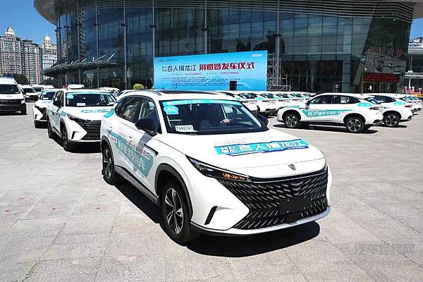 "韩红爱心·百人援龙江"大型医疗援助公益行动发车仪式