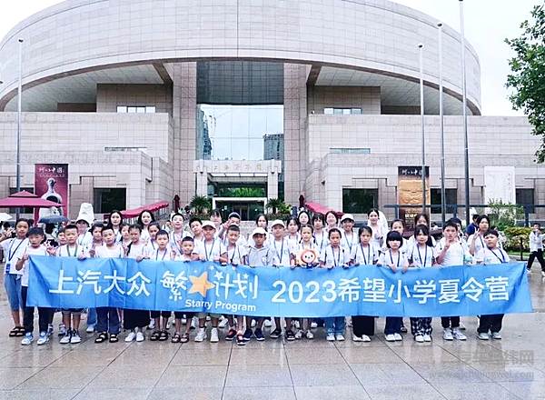 上汽集团携手韩红基金会向黑龙江捐赠30辆医疗巡诊车