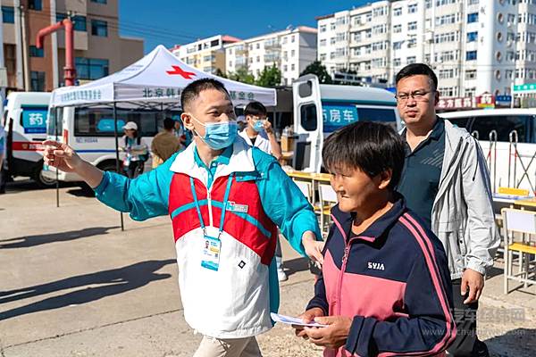 上汽集团志愿者参与首诊现场情况