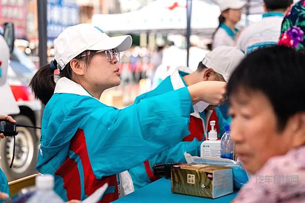 上汽集团志愿者参与首诊现场情况