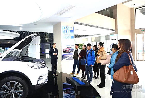 吉利春晓基地高难度试炼 直击极限驾驶的“暴走”瞬间