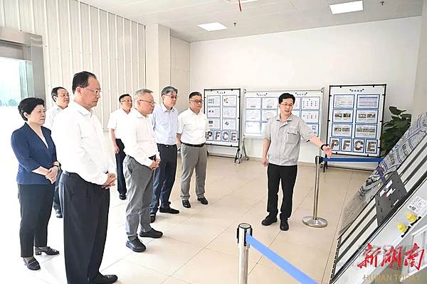 （6月14日，沈晓明、毛伟明在上汽大众长沙分公司调研，询问了解企业发展、生产经营等情况