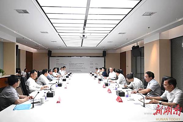 沈晓明、毛伟明与上汽集团党委书记、董事长陈虹一行举行工作会谈