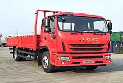 江淮德沃斯Q9 195馬力 4X2 5.48米 欄板式國(guó)六中卡載貨車(chē) (法士特變速箱)(HFC1161B80K1D4S)