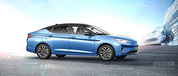 高能纯电轿跑江淮iC5