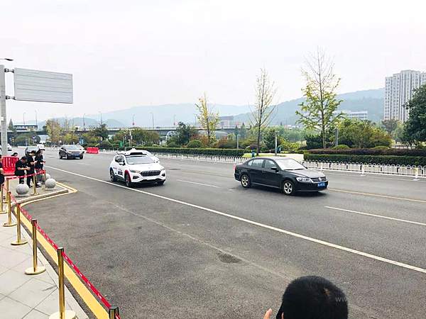 Robotaxi在车流中行驶