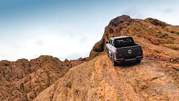 2.4T越野炮首发亮相成功挑战虎克之路金刚坡