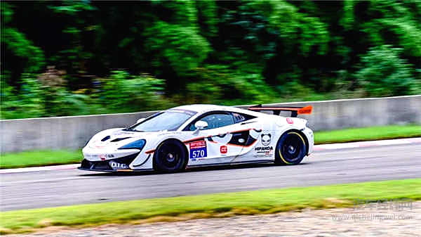 在多弯起伏的赛道上比拼，奥迪、保时捷、兰博基尼哪辆最强？