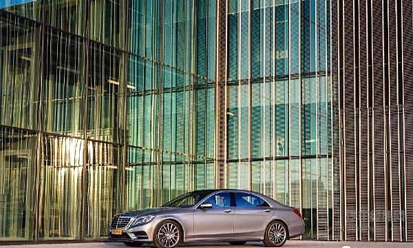 戴姆勒携前沿产品技术亮相中国国际进口博览会！