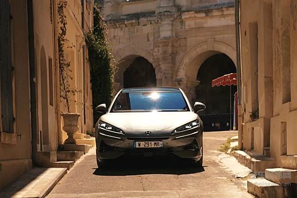 腾势汽车亮相第56届法国阿尔勒国际摄影节