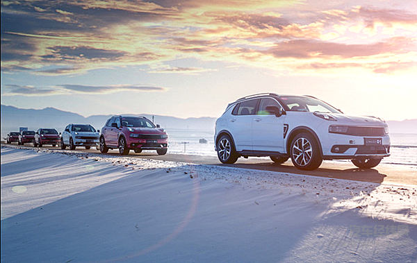 零下40℃的温度也无法阻挡领克01滑雪的热情