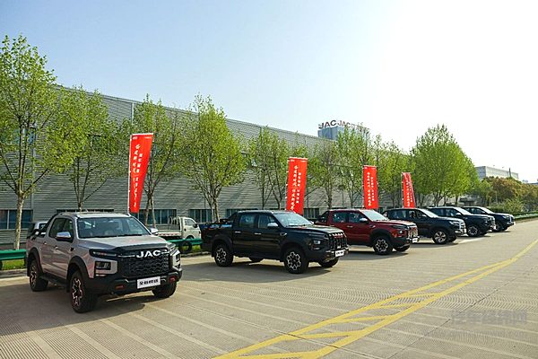 全新悍途领衔亮相 江淮皮卡商乘并举、油电并进 开创新时代