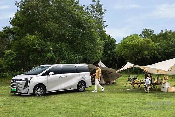 冠军目标始终如E 孙杨正式成为传祺新能源E9荣誉车主