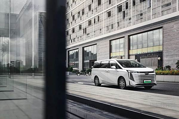 冠军目标始终如E 孙杨正式成为传祺新能源E9荣誉车主