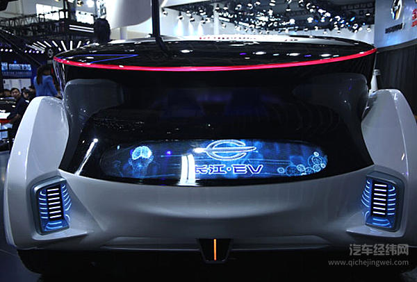 突破科技，长江汽车C级概念车惊艳亮相北京车展